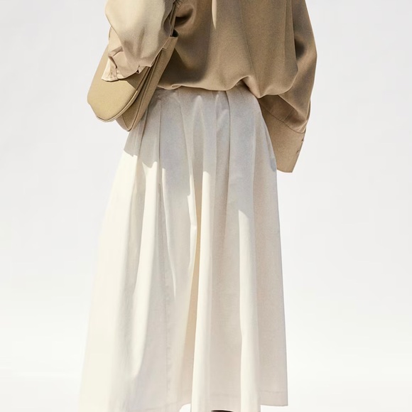 H&M Pleated Satin Skirt - Picture 2 of 7